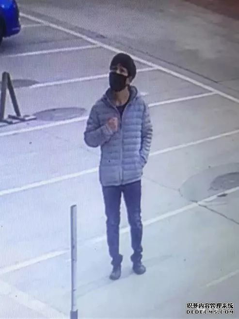 23日建設大街發(fā)生一起入店拎包盜竊案