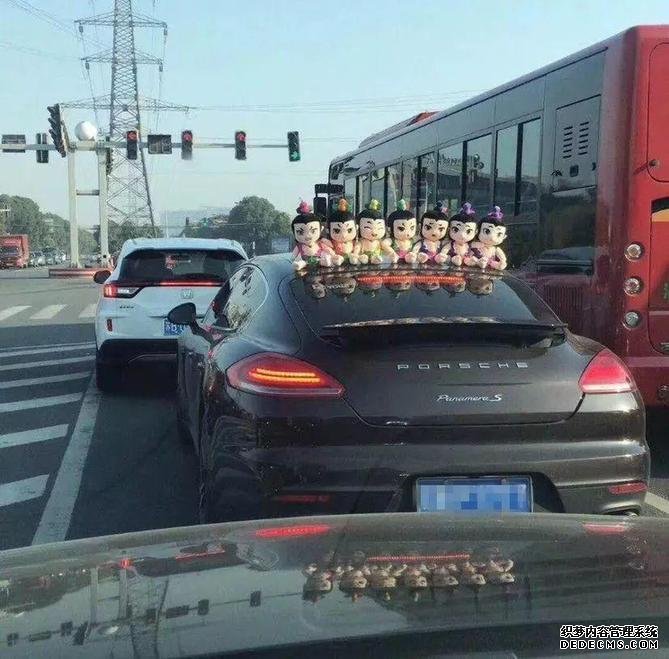 車(chē)主注意！車(chē)上貼了這種東西，引發(fā)事故要負全責